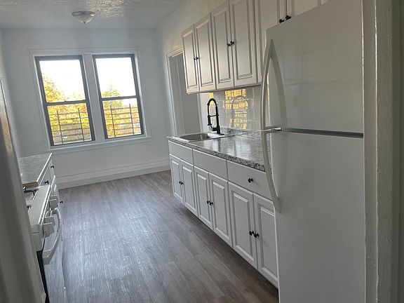 3rd image of 214 Glenwood Ave APT 406