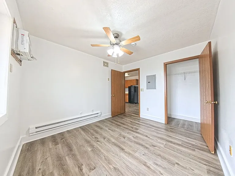 203 N East St — Photo 5