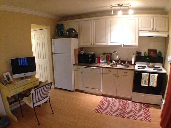 5th image of 428 Roser Park Dr S APT 2