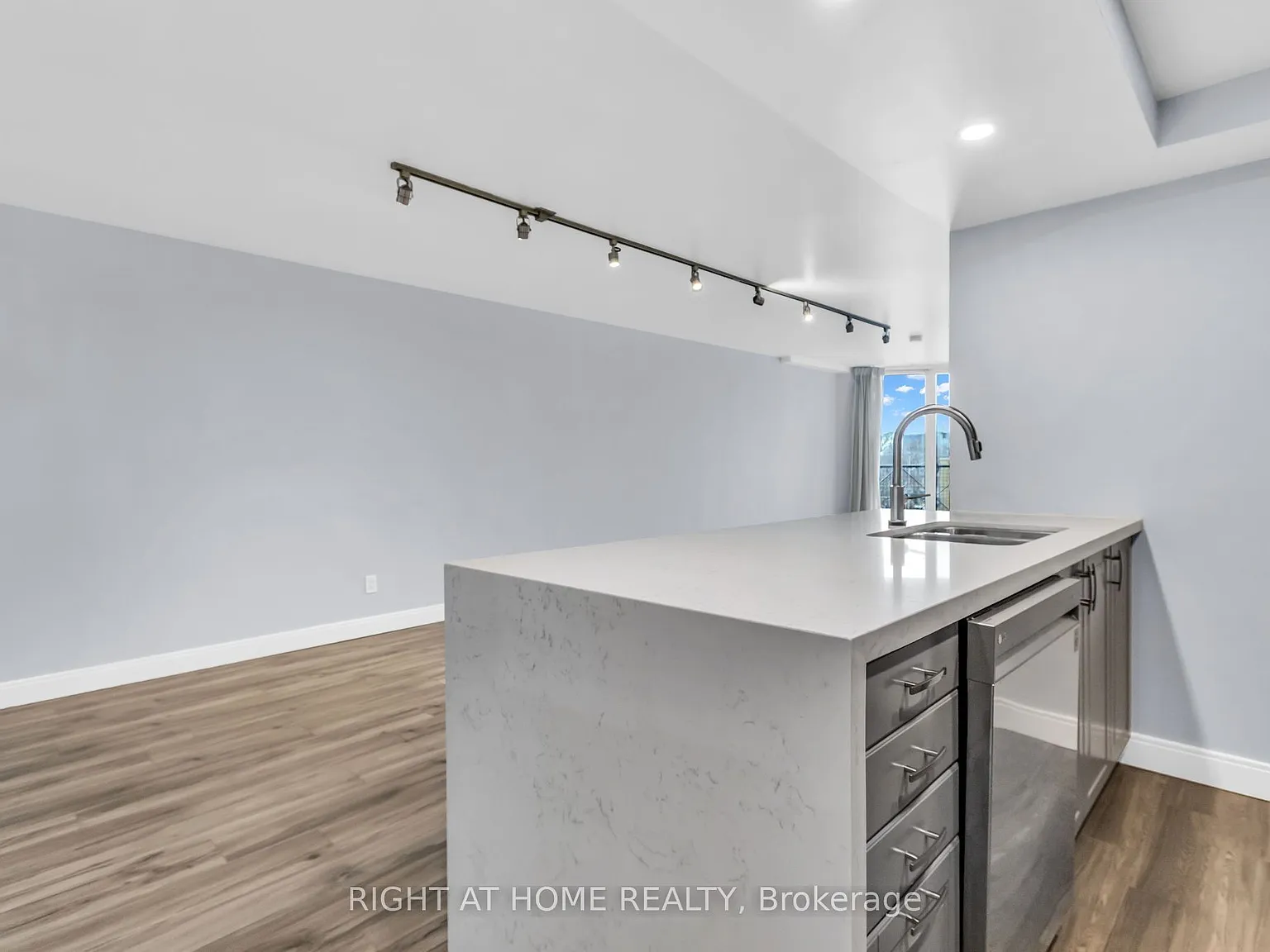 1 bed, $2,400 — Photo 4