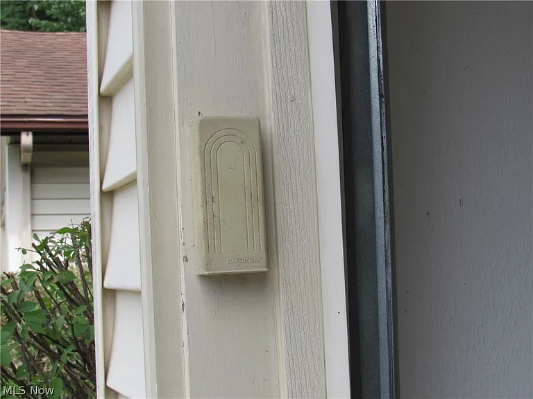 7155 Auburn Rd — Photo 37