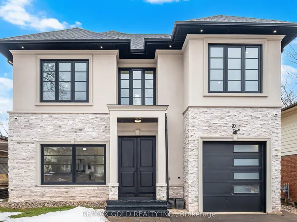 70 McCraney St W, Oakville, ON L6H 1H4