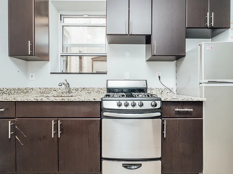 405 Suydam St #2R — Photo 14