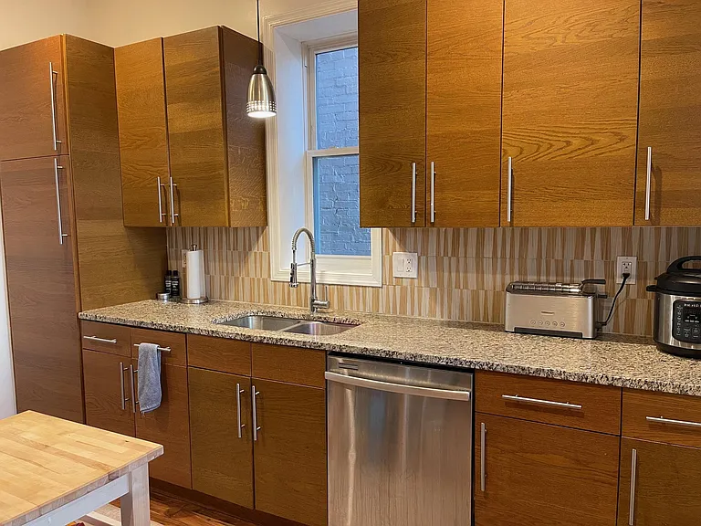 40 Q St NE #A — Photo 8