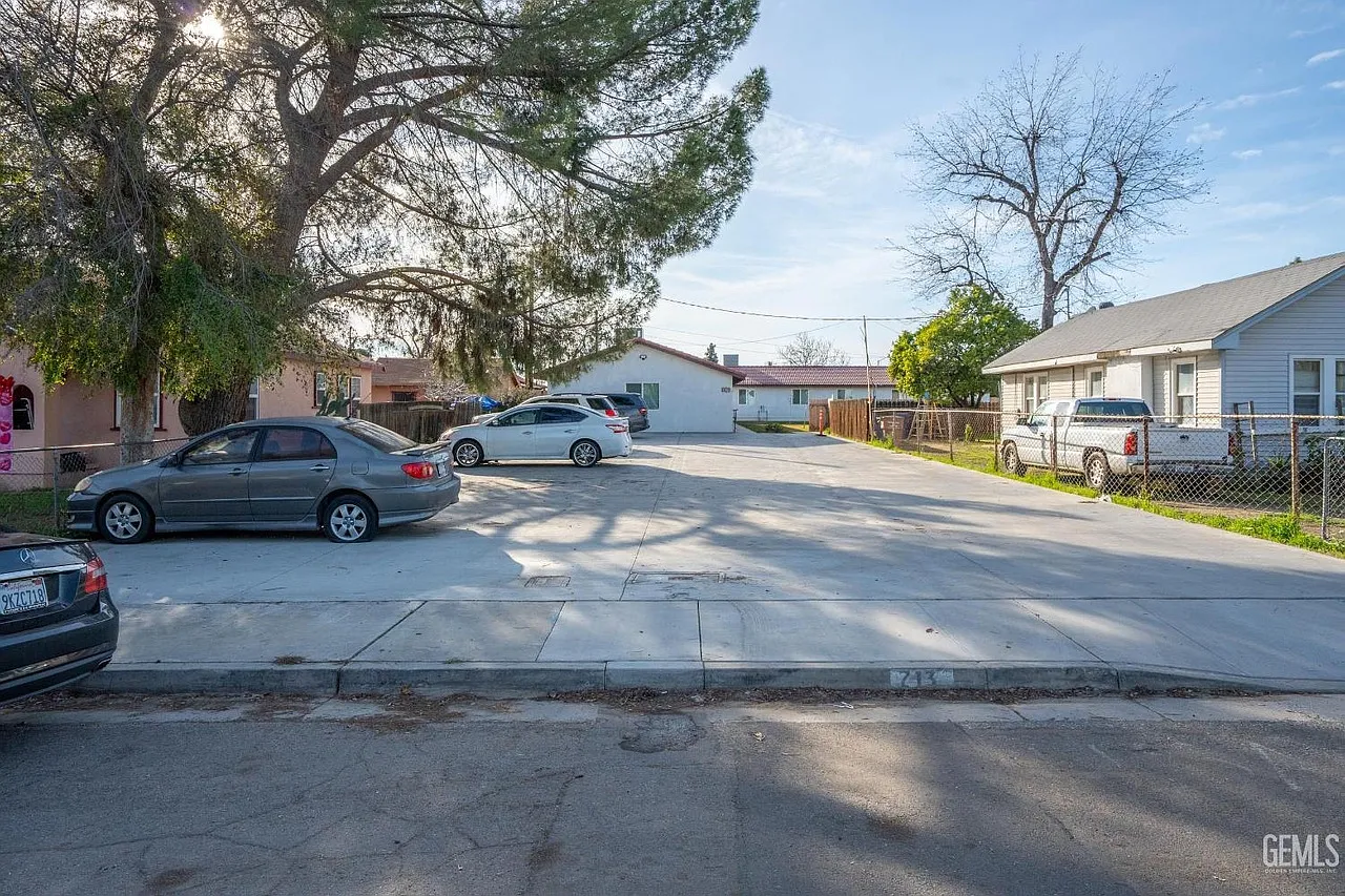 3 bed, 1041 sqft, $1,785 — Photo 3