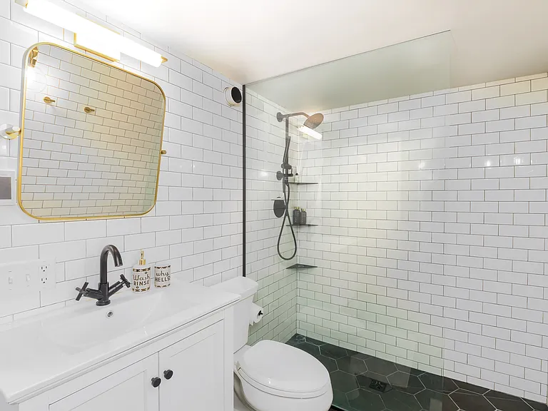521 E Spruce St — Photo 9