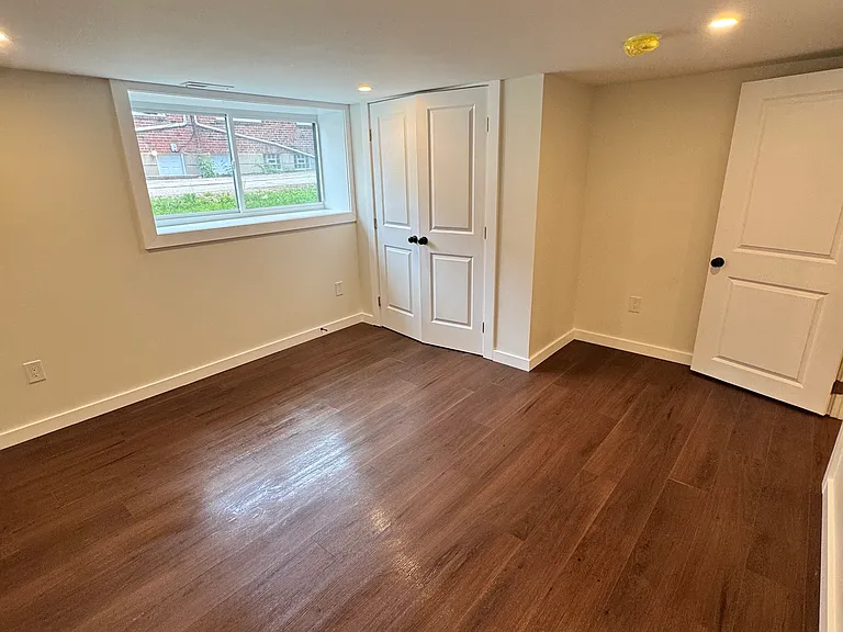 1220 Hollywood Ave #1 — Photo 5