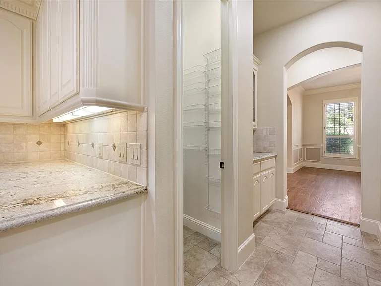10941 Yorkshire Ln — Photo 15