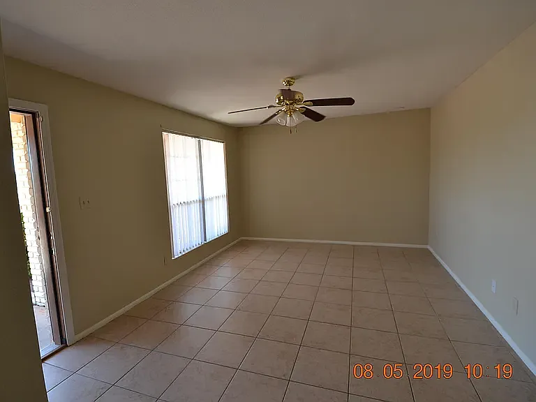 1431 W Behrend Dr — Photo 7
