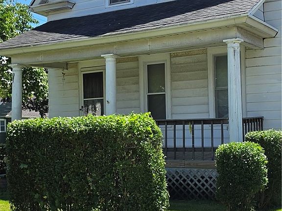 3rd image of 385 Fernwood Ave