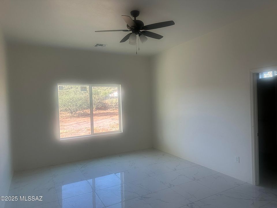 2nd image of 144 Calle Victoria