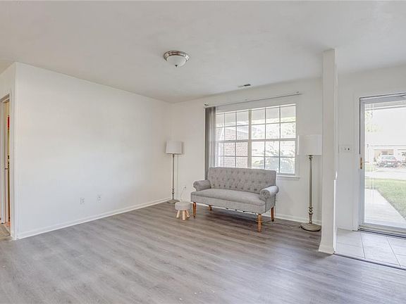 5th image of 2139 Haverford Dr