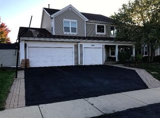 585 E Thornhill Ln, Palatine, IL 60074