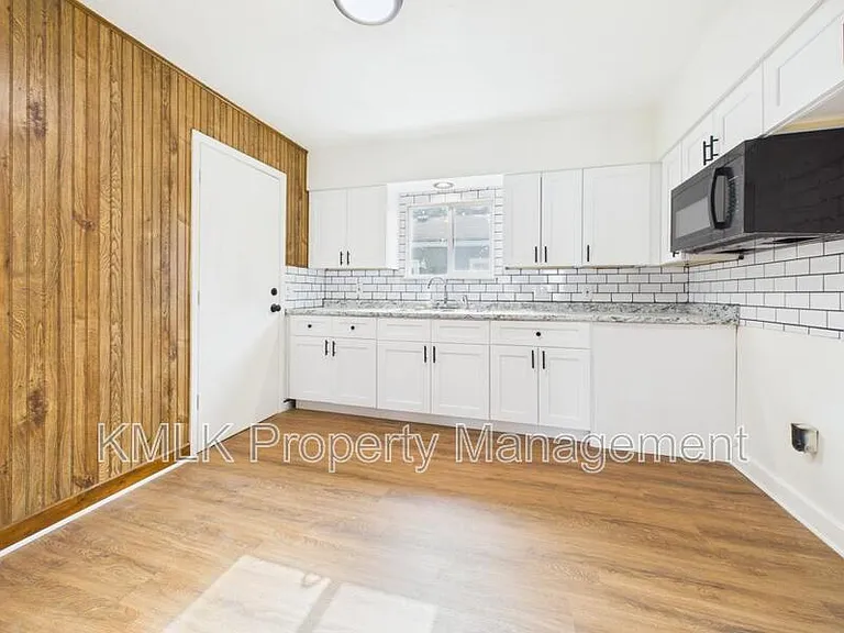 1624 Merrill Ave — Photo 5