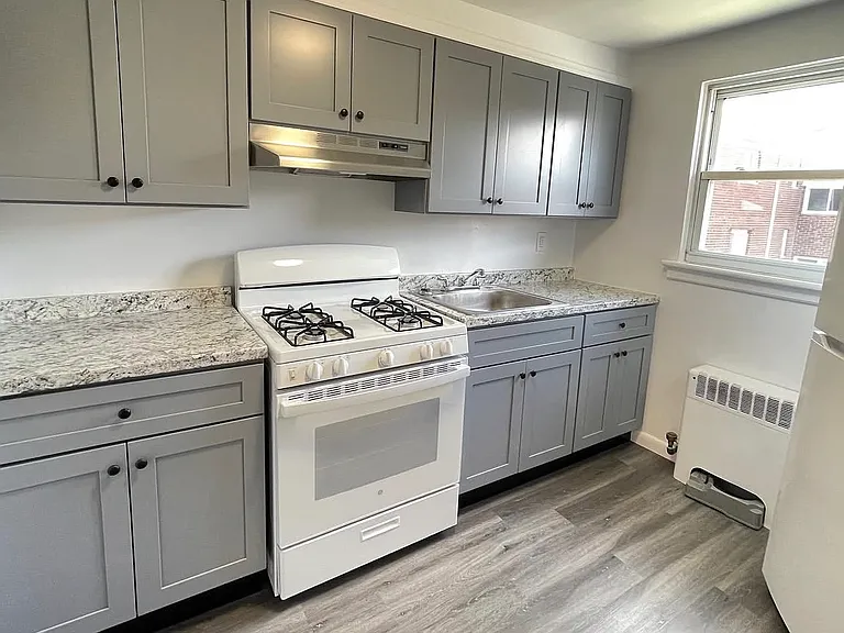 440 Lawn Ave #5 — Photo 6