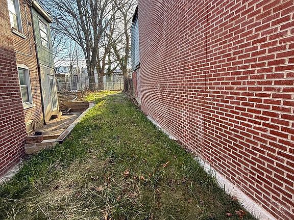 2nd image of 220 N Rodney St
