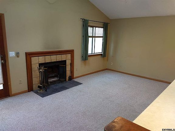 4th image of 215 Yorktown Dr
