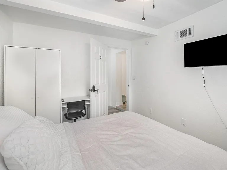 E Kaley St — Photo 2