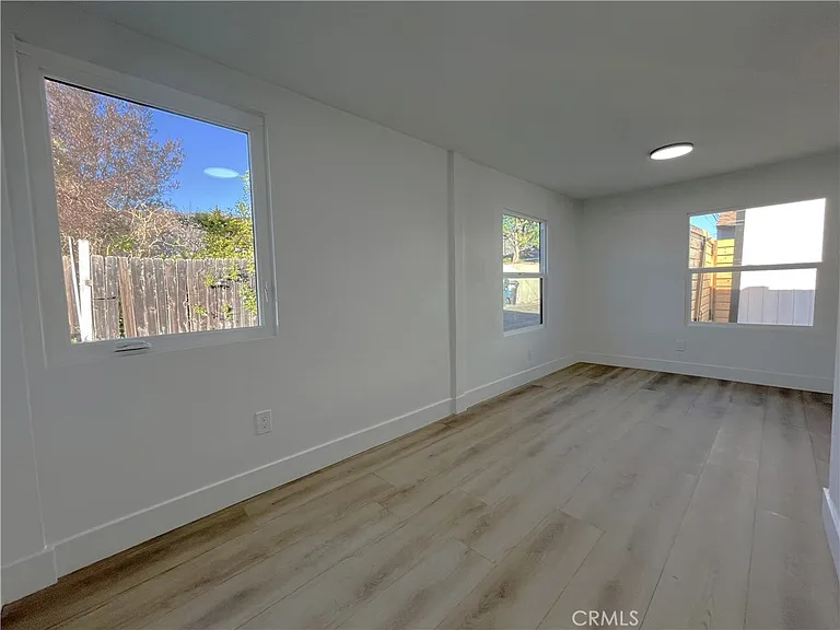 517 1/2 Wildrose Ave — Photo 6