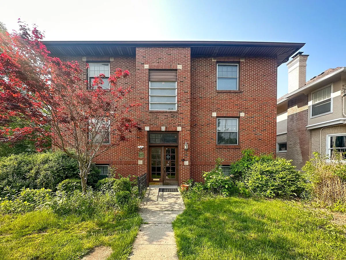 Building Photo - 5819 E Washington St #8