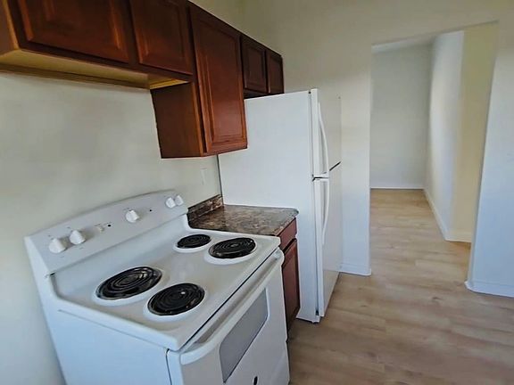 3rd image of 221 S Oleander Ave Unit 2