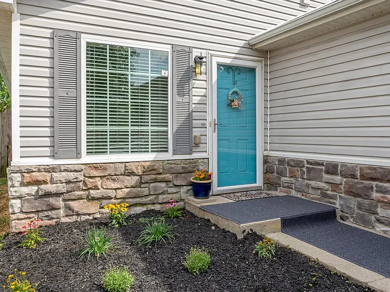 204 Lucille Dr — Photo 4