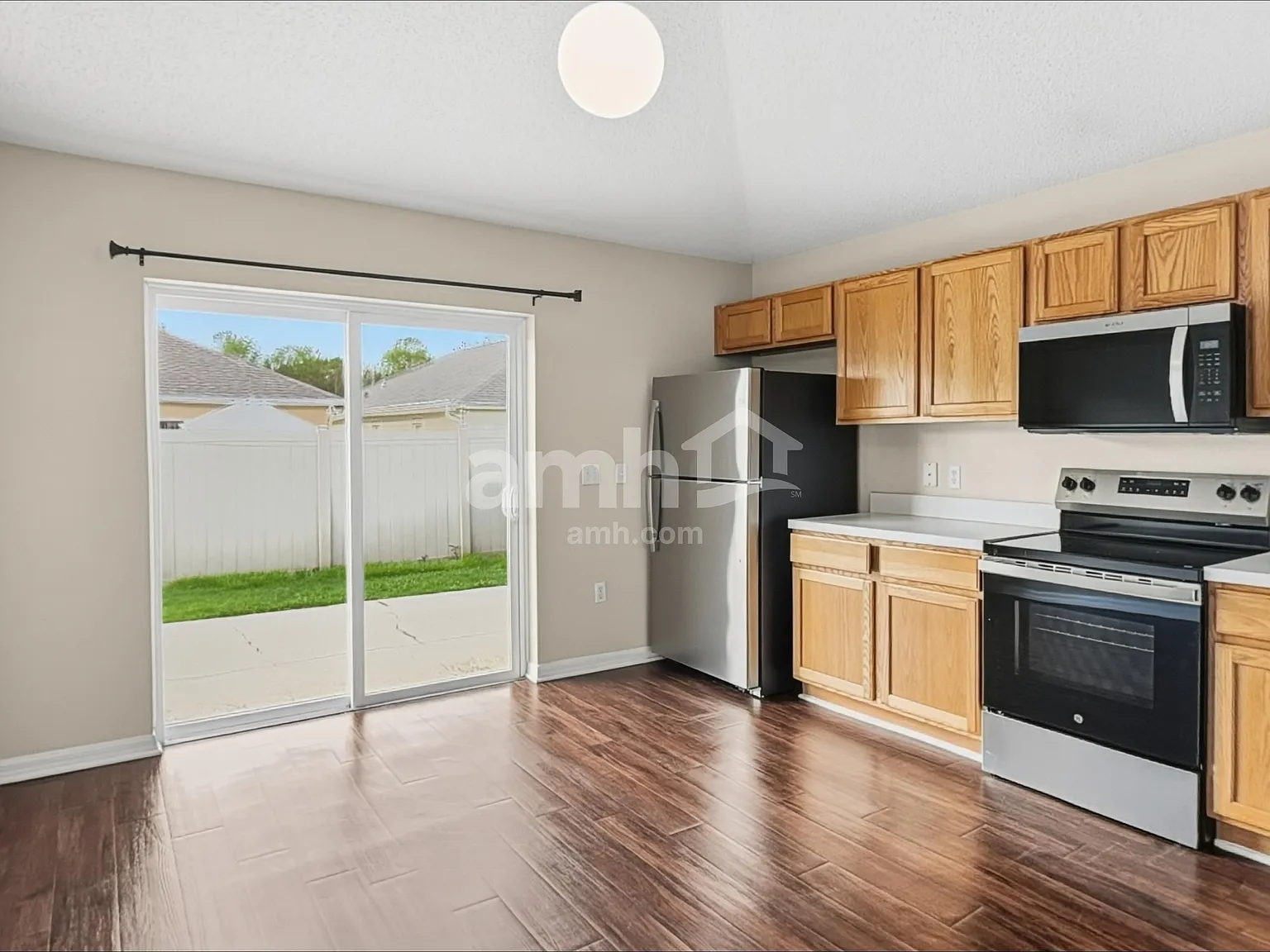 3 bed, 2.0 bath, 1428 sqft, $1,925 — Photo 3