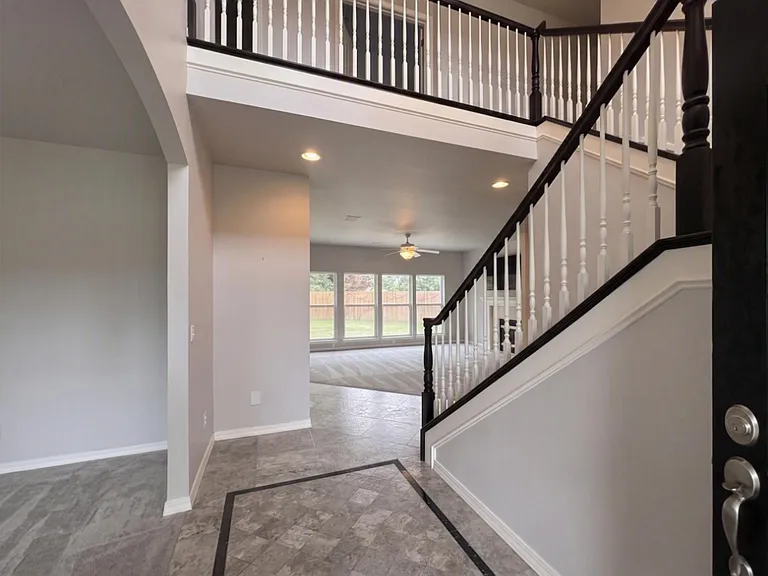 12633 W Roseglen Ct — Photo 2