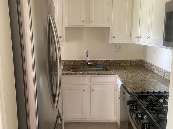 3rd image of 3520 Dickason Ave APT 201