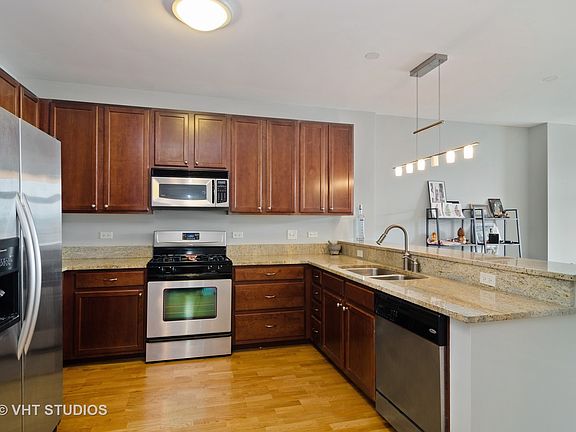 5th image of 1600 S Prairie Ave #1209