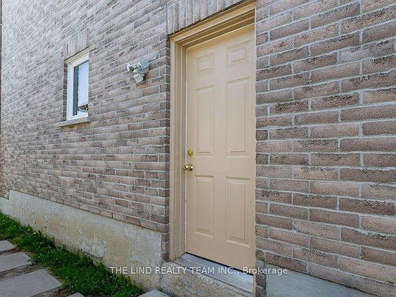 4th image of 61 McIntyre Dr
