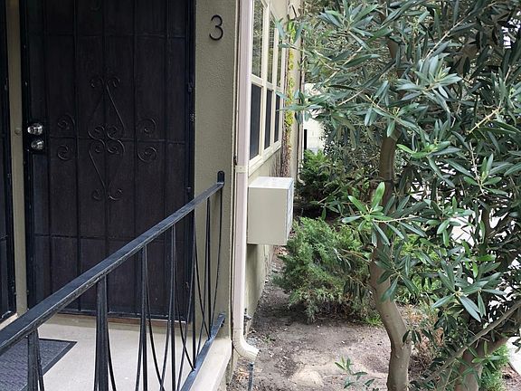 4th image of 6322 Vineland Ave #2