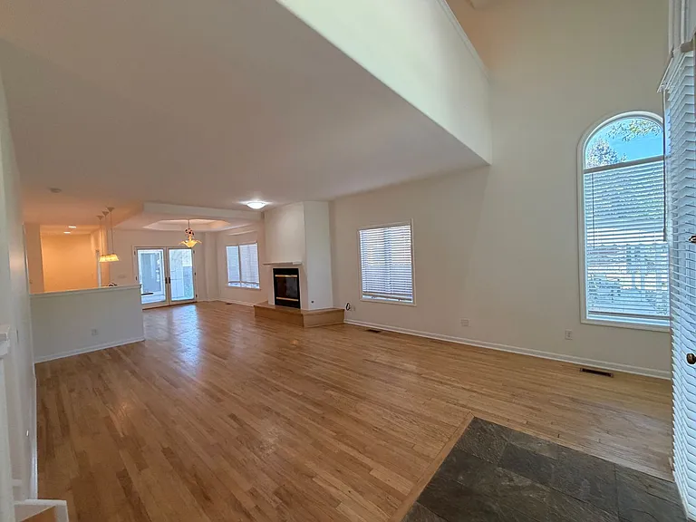225 S Monroe St — Photo 7
