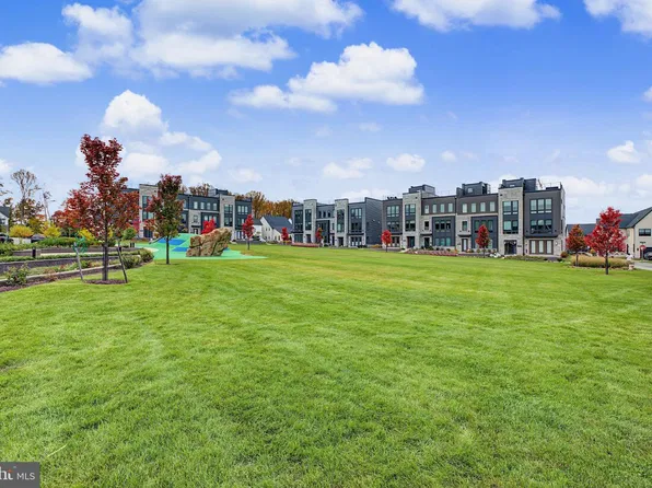 9767 Azure Aly, Bethesda, MD 20817
