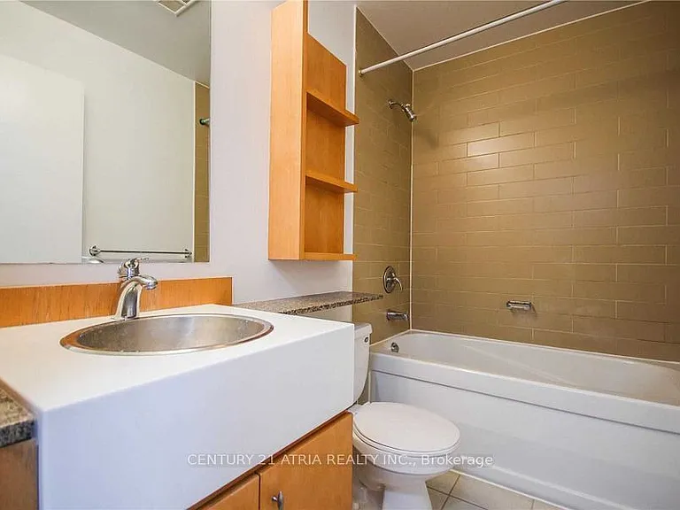 9 Spadina Ave #618 — Photo 21
