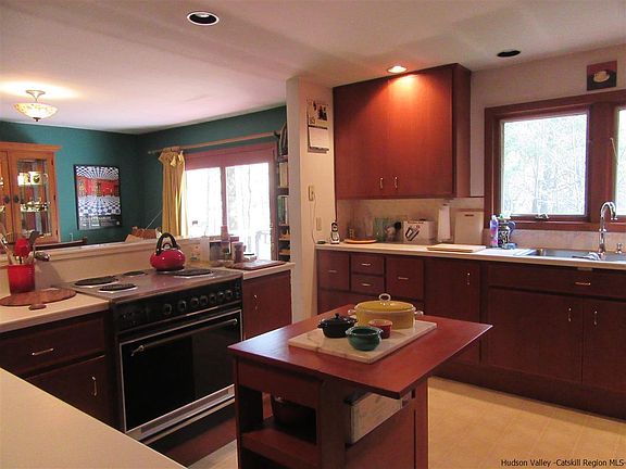 2nd image of 20 Edgewood Dr