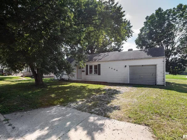 3004 N Wilson Dr, Peoria, IL 61604