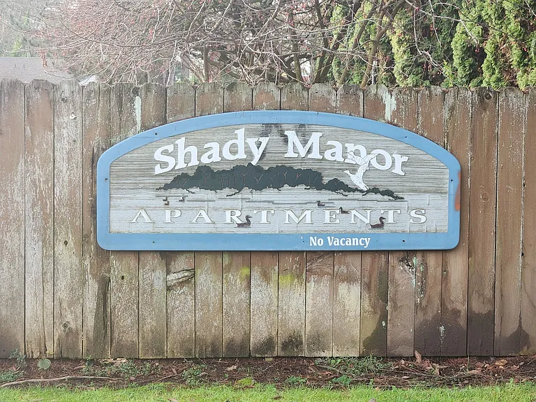 Shady Manor — Photo 2