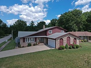 1379 Aspenwood Dr, Seven Hills, OH 44131
