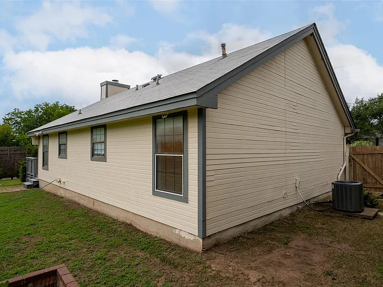 1702 Ireland Dr — Photo 26