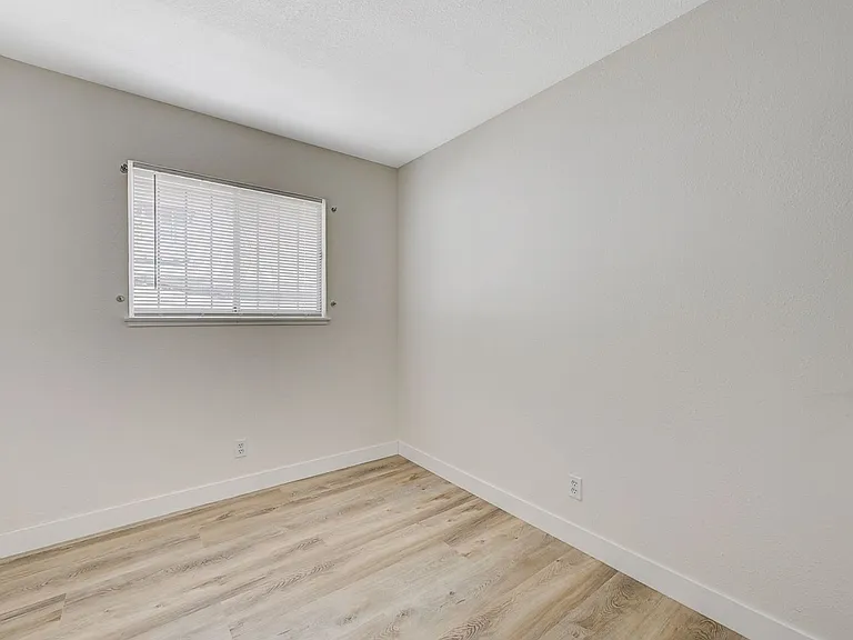 893 W Bartlett Ave — Photo 28