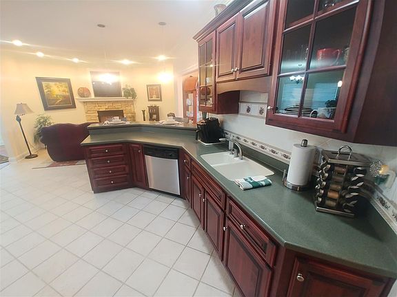 5th image of 106 Vista Ln