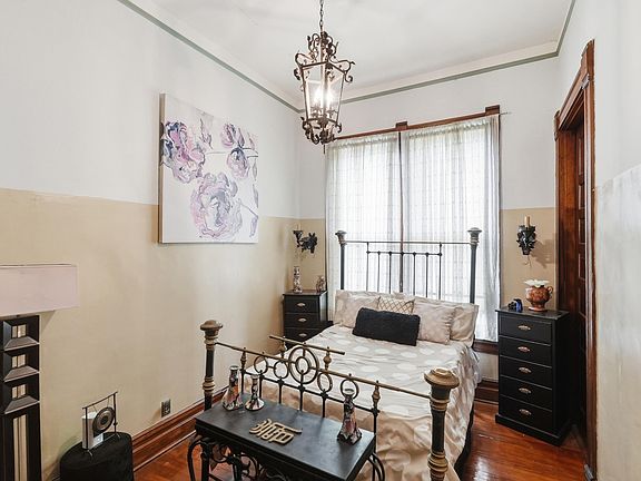 21st image of 1823 S Broadway St