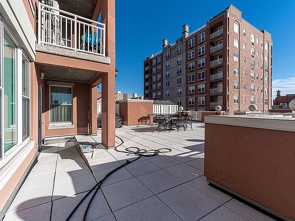 4th image of 50 Oceana Dr W APT 6A