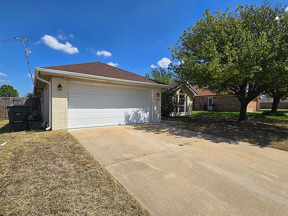 2nd image of 2303 Amethyst Dr