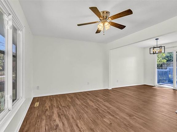 5th image of 7413 Loma Vista Dr