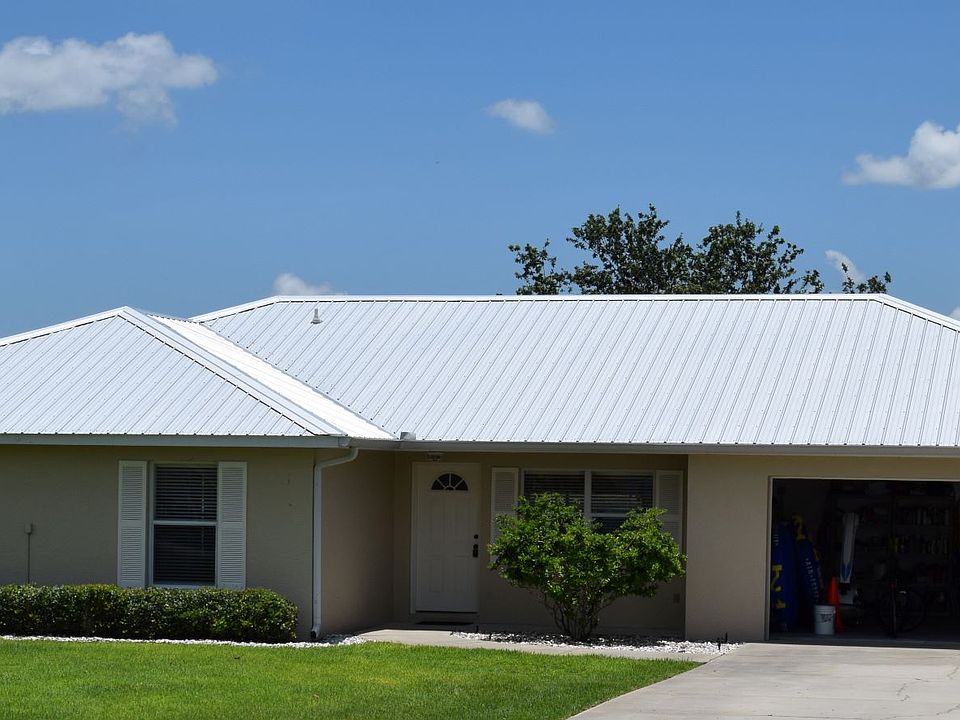 1st image of 925 Lake Dr E