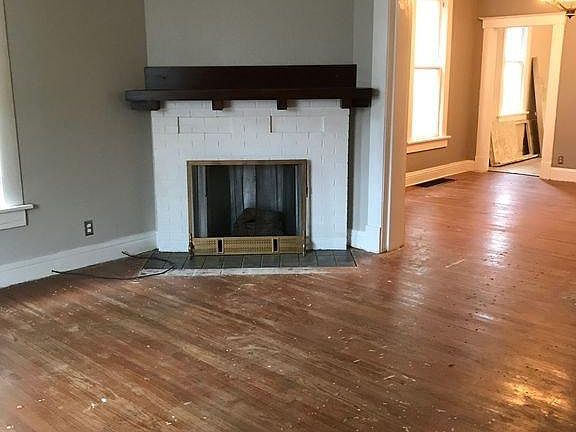 3rd image of 2206 Francis St