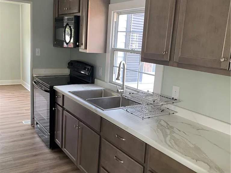 508 Schuyler Dr — Photo 2