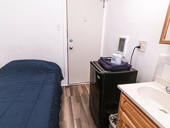 3rd image of 640 Clay St #330
